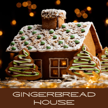 画像をギャラリービューアに読み込む, Warm Holiday Soy Candle- Gingerbread House
